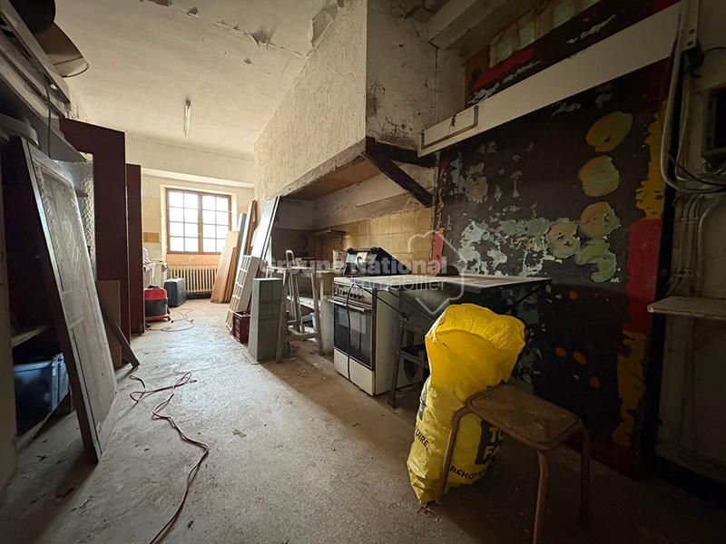 Maison - 930 m² - 30 pièces