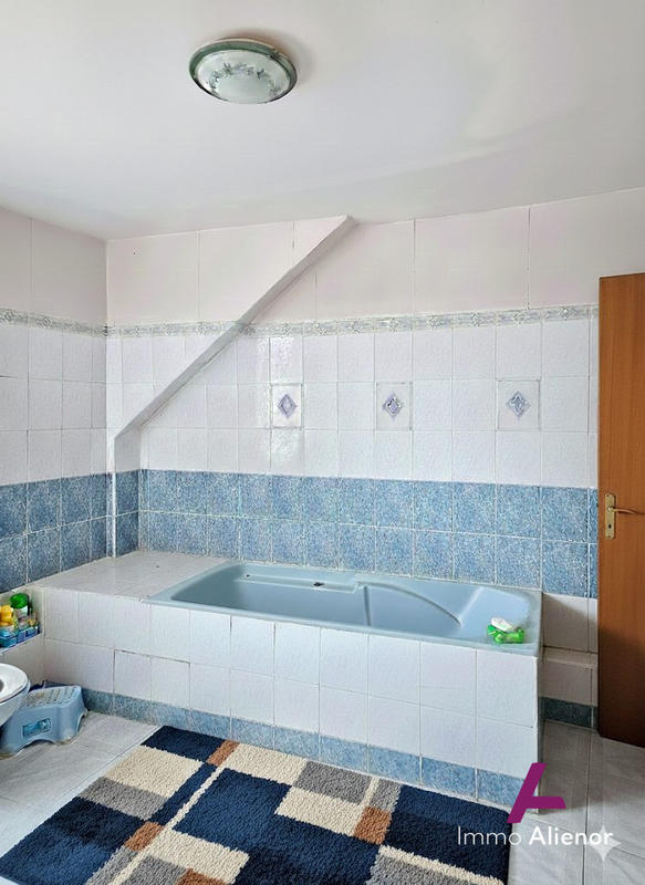 Maison - 163 m² - 7 pièces