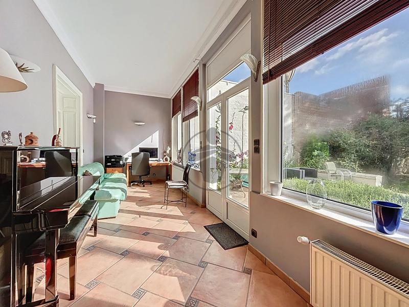 Maison - 237 m² - 9 pièces