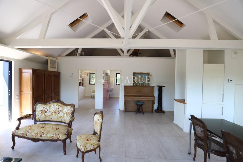 Villa - 255 m² - 10 pièces