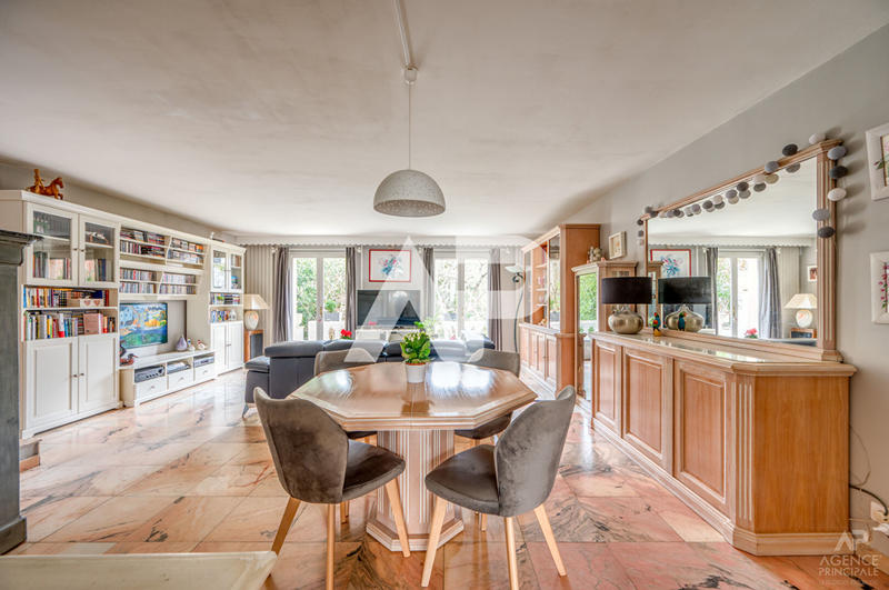 Maison - 152 m² - 8 pièces