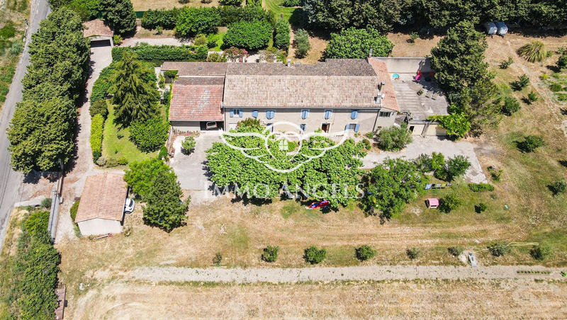 Maison ancienne - 360 m² - 18 pièces