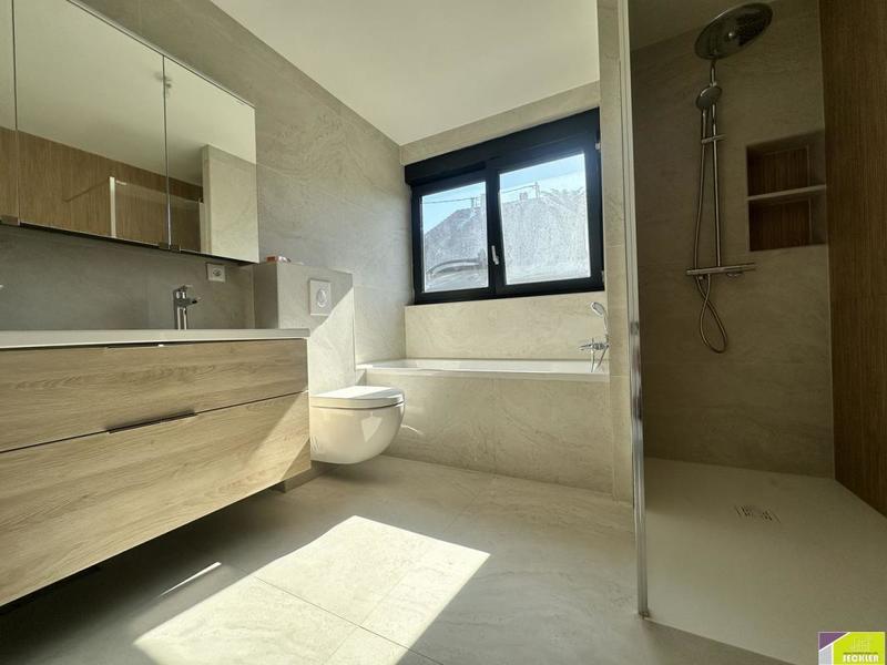 Appartement - 100 m² - 4 pièces