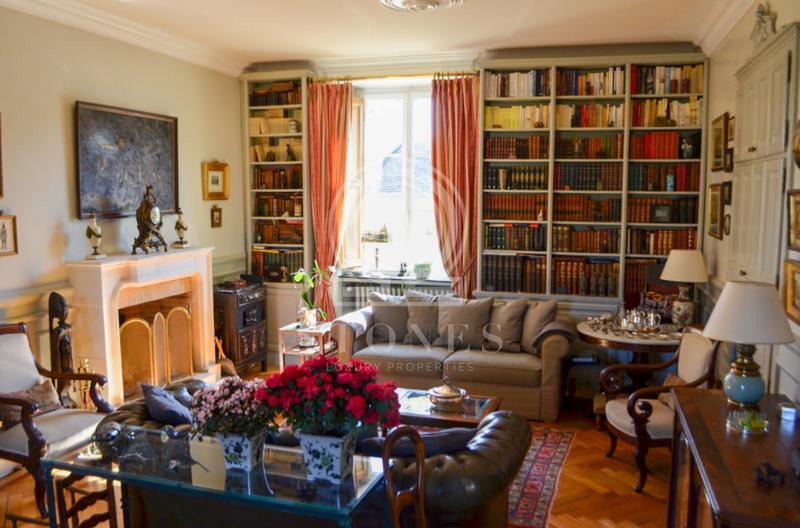 Maison - 240 m² - 12 pièces