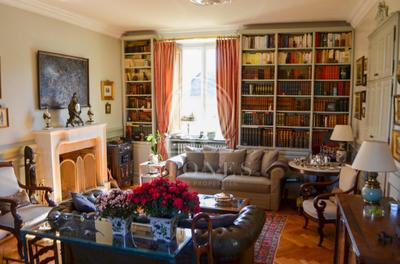 Maison - 240 m² - 12 pièces