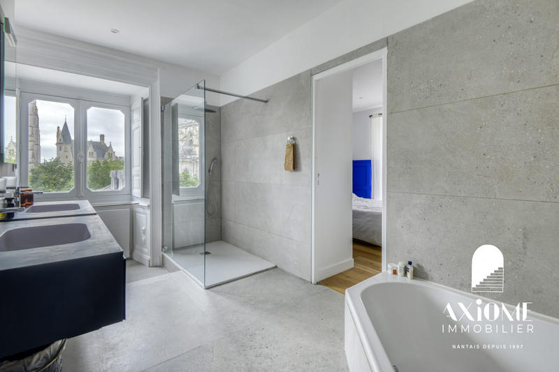 Appartement - 239 m² - 7 pièces