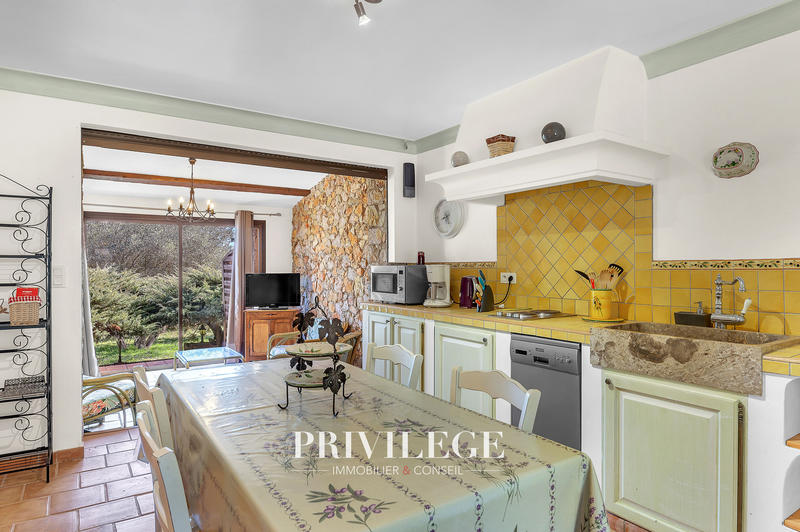 Propriété - 640 m² - 18 pièces