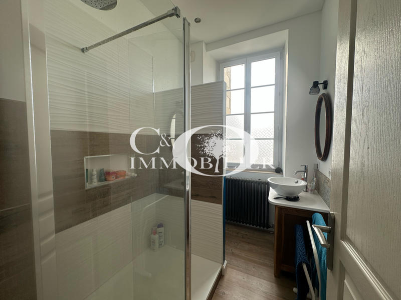 Maison - 236 m² - 10 pièces