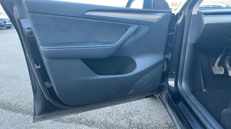 Tesla Model y 300 Rwd Standard - Automatique