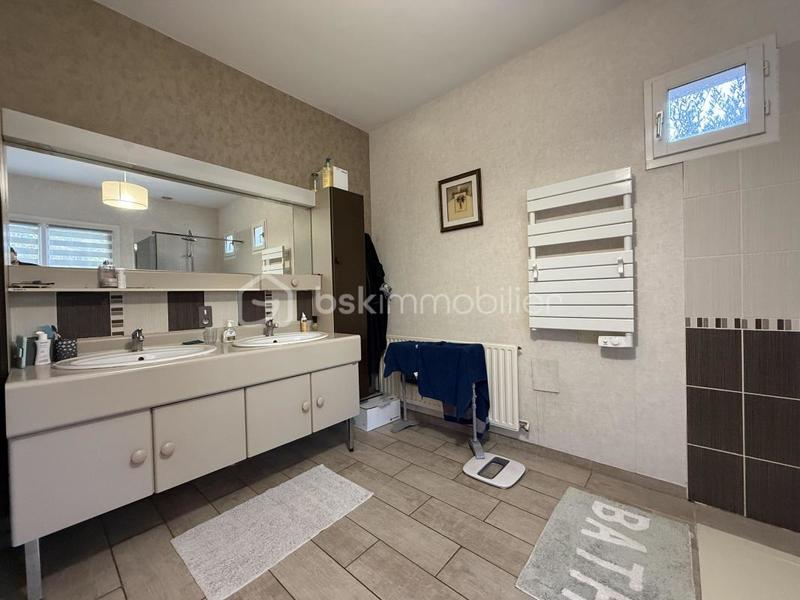 Propriété - 260 m² - 8 pièces