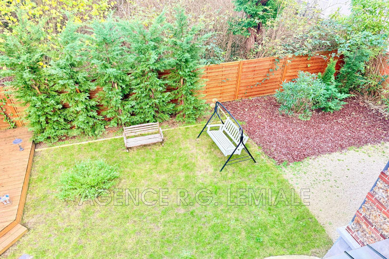 Maison - 210 m² - 8 pièces