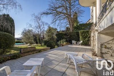 Maison - 370 m² - 9 pièces