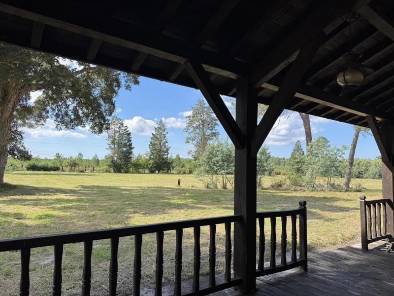 Propriété - 254 m² - 6 pièces