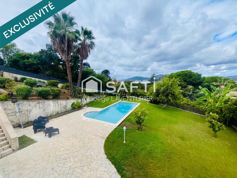 Villa - 220 m² - 9 pièces