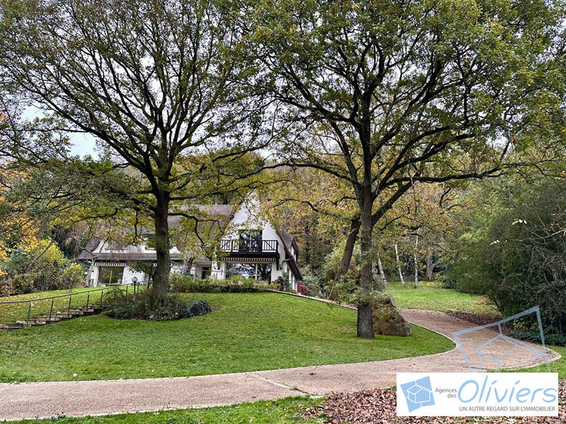 Maison traditionnelle - 375 m² - 9 pièces