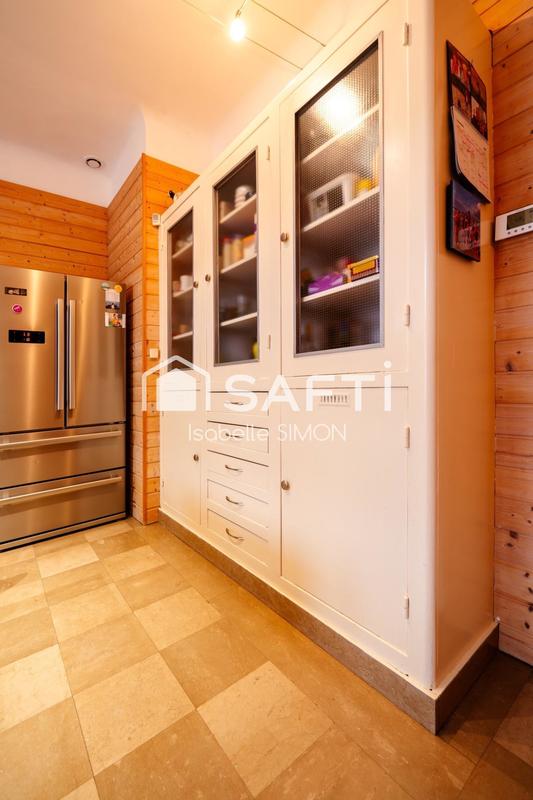 Maison - 302 m² - 8 pièces