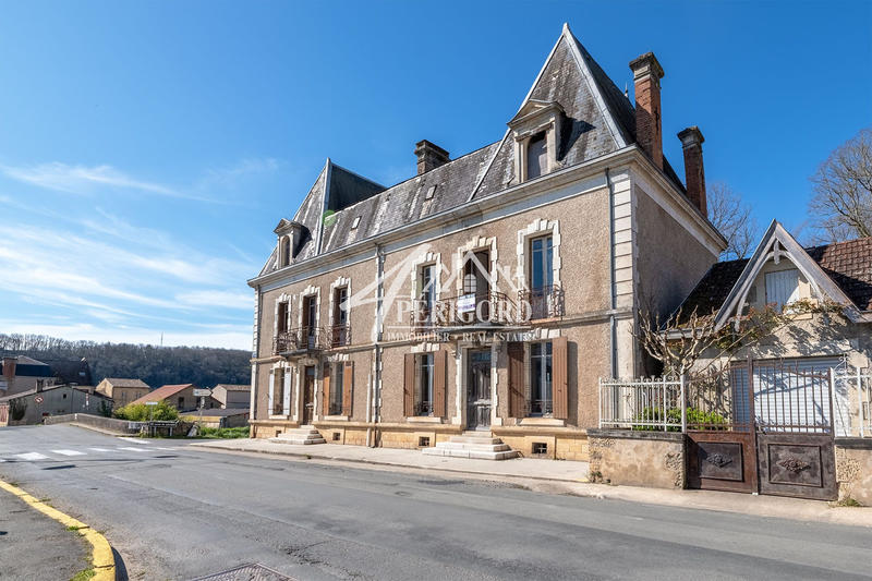 Maison - 311 m² - 15 pièces