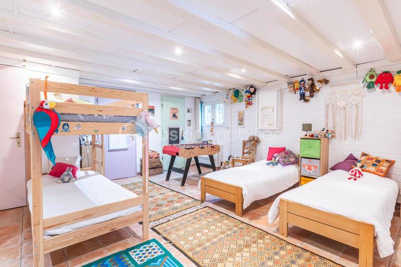 Maison - 250 m² - 10 pièces