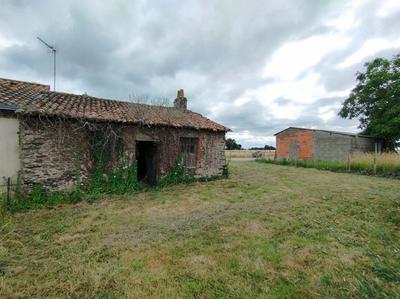 Maison - 450 m² - 2 pièces