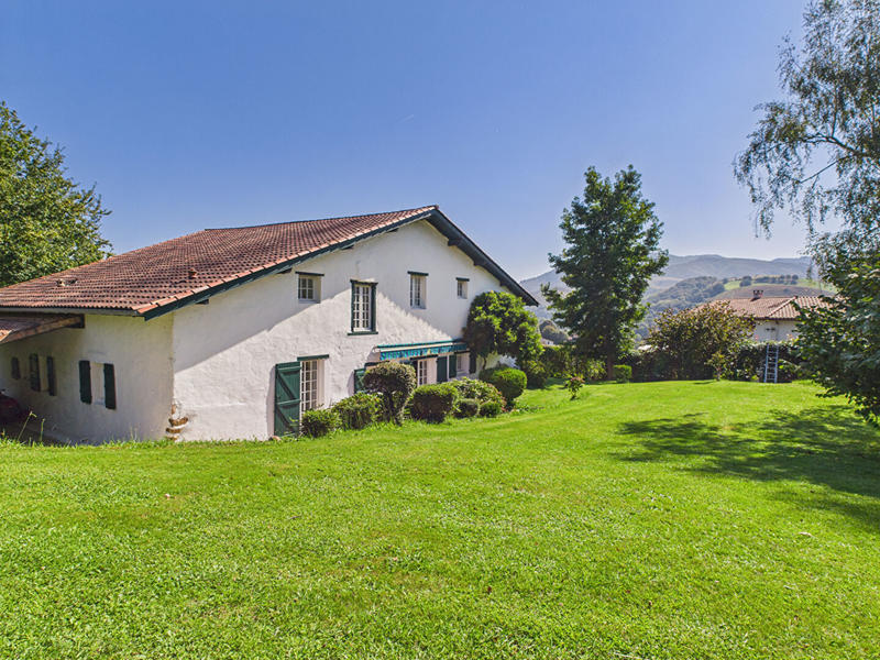 Maison - 252 m² - 6 pièces