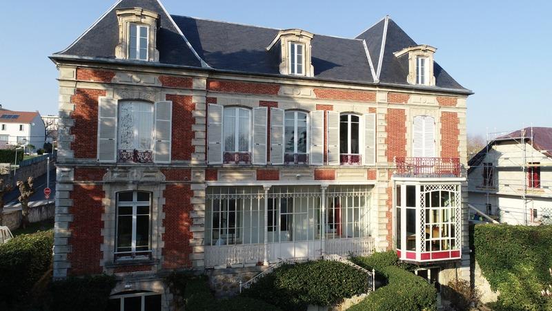 Demeure - 750 m² - 25 pièces