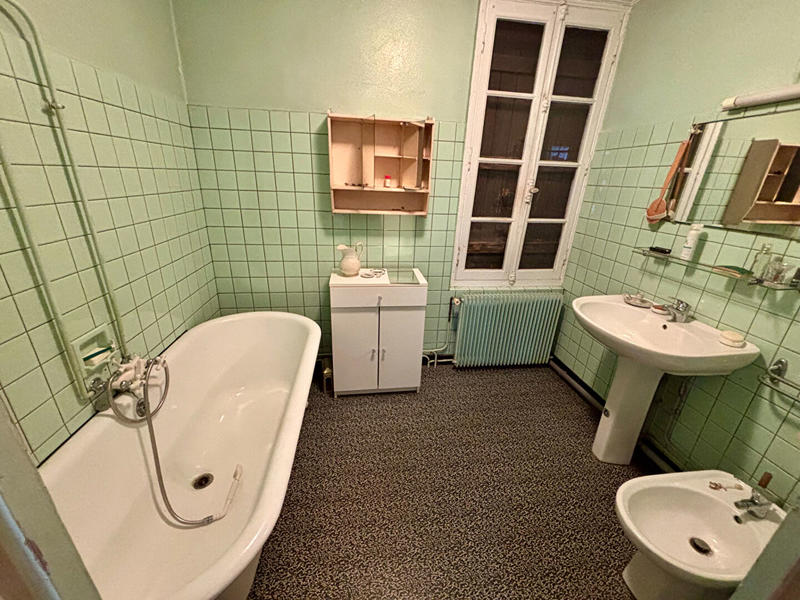 Maison - 246 m² - 9 pièces