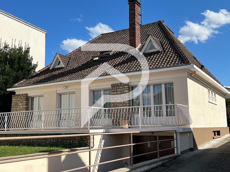 Maison - 170 m² - 8 pièces