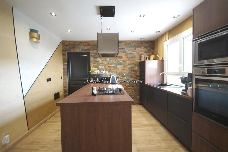 Maison - 200 m² - 6 pièces