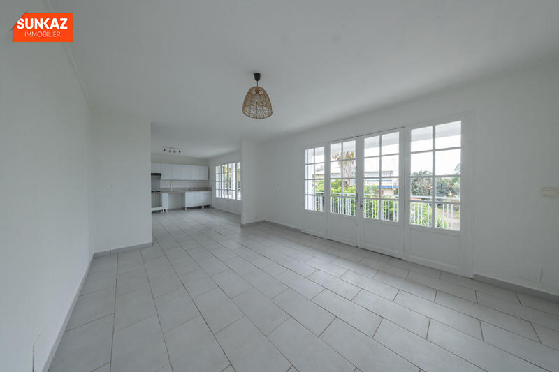 Appartement - 90 m² - 3 pièces