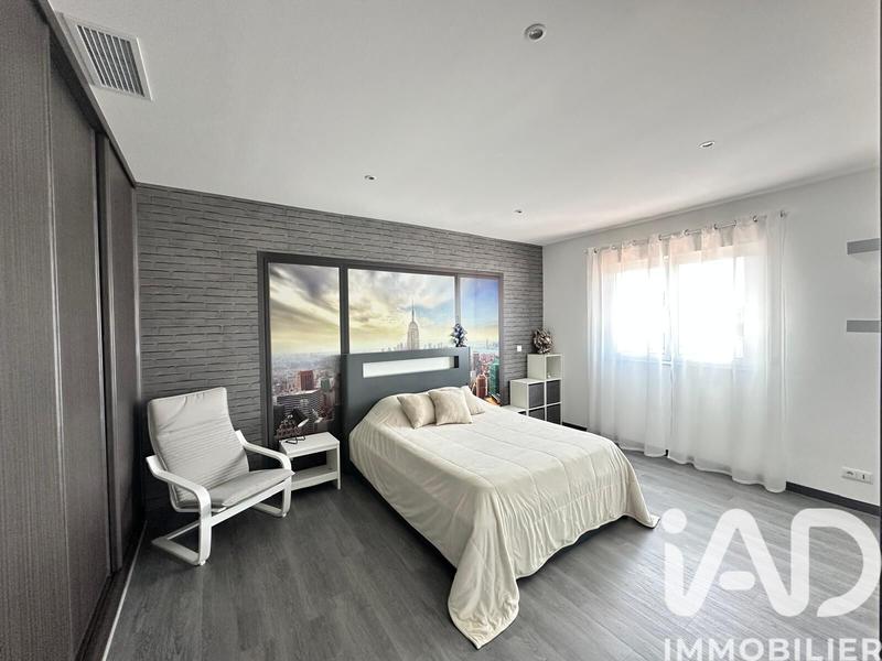 Maison - 328 m² - 6 pièces