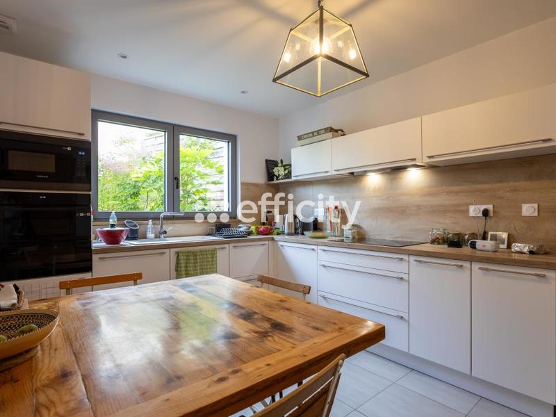 Maison - 151 m² - 7 pièces