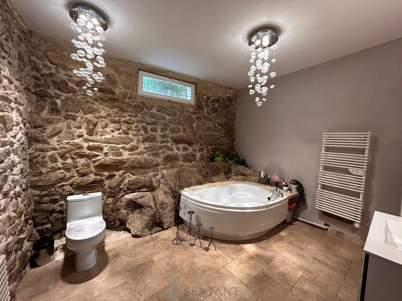 Maison - 220 m² - 6 pièces