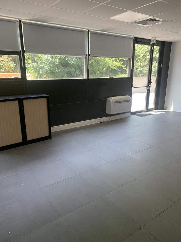 Local commercial - 151 m² - 5 pièces