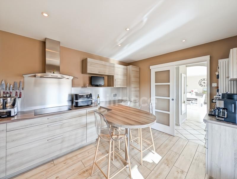 Maison - 184 m² - 9 pièces