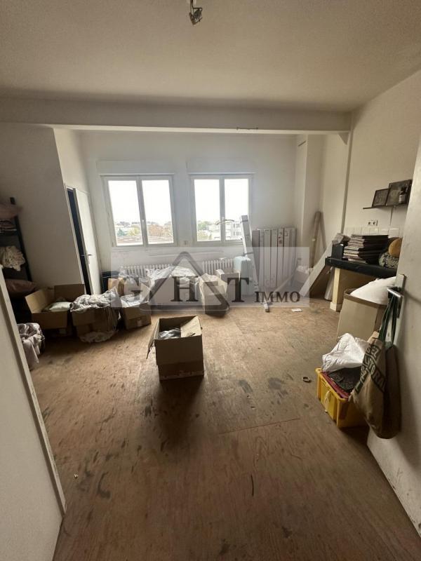 Entrepôt - 1 200 m²