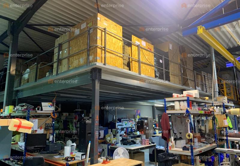 Local d'activité / Entrepôt - 700 m²
