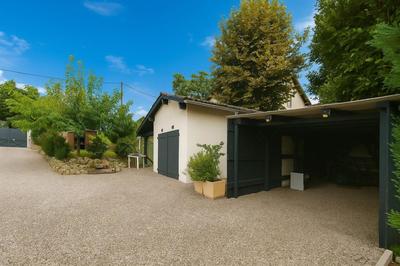 Maison - 279 m² - 8 pièces