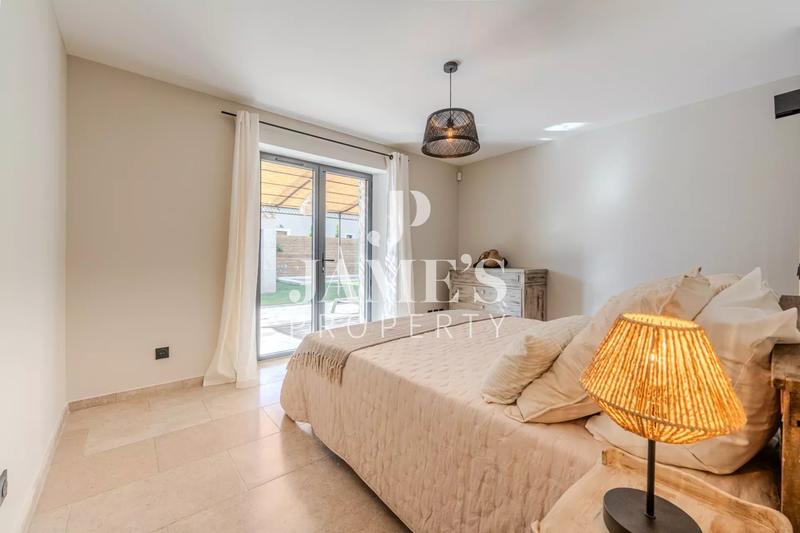 Maison - 210 m² - 6 pièces