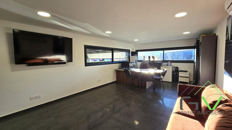 Local d'activités - 1 233 m²