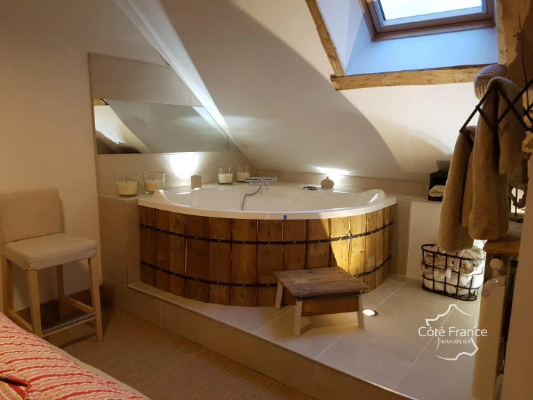 Propriété - 553 m² - 22 pièces