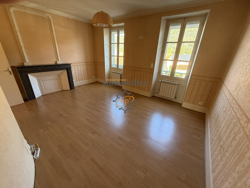 Maison - 200 m² - 1 pièce