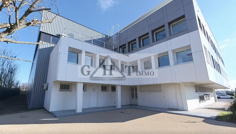 Entrepôt - 5 617 m²