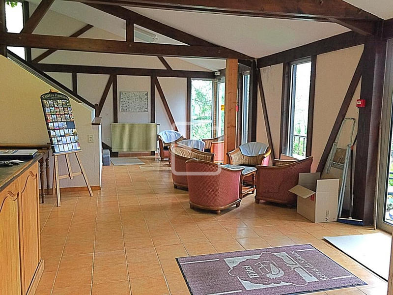 Propriété - 1 200 m² - 39 pièces