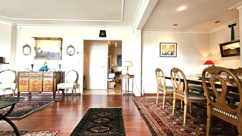 Appartement - 152 m² - 5 pièces