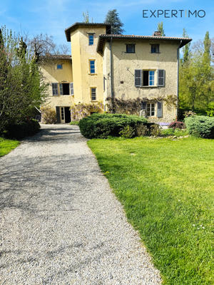 Propriété - 391 m² - 9 pièces