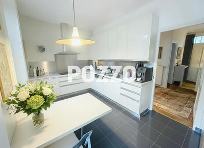 Maison - 219 m² - 8 pièces