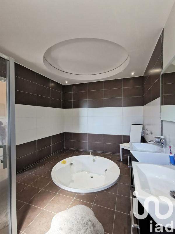 Maison - 210 m² - 7 pièces