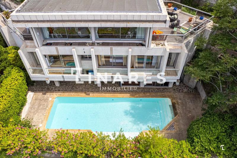 Maison - 313 m² - 9 pièces