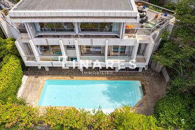 Maison - 313 m² - 9 pièces