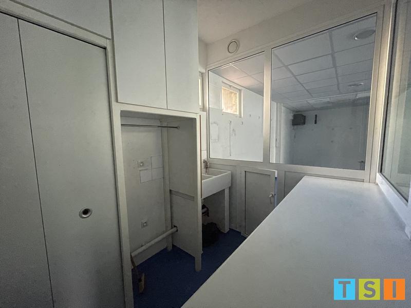 Local d'activités - 200 m² - 4 pièces